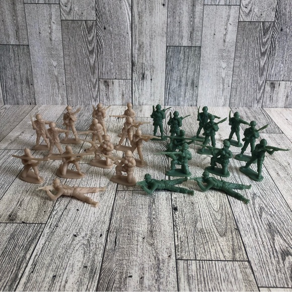Greenbrier International VTG Army Men Greenbrier Toy Soldiers Figurine Lot of 25 - Picture 2 of 12